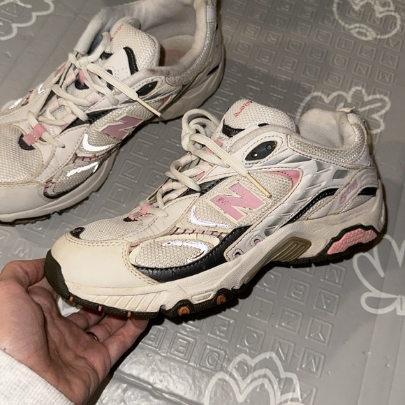 NEW BALANCE WOMENS 504 running athletic shoes sneakers white and pink - Picture 4 of 8